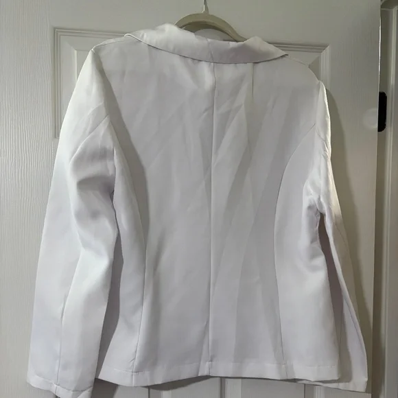 White Blazer Size XL NWOT - Picture 4 of 6